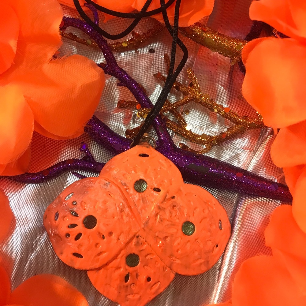 🧡🤍Necklace🤍🧡 - Picture 3 of 12